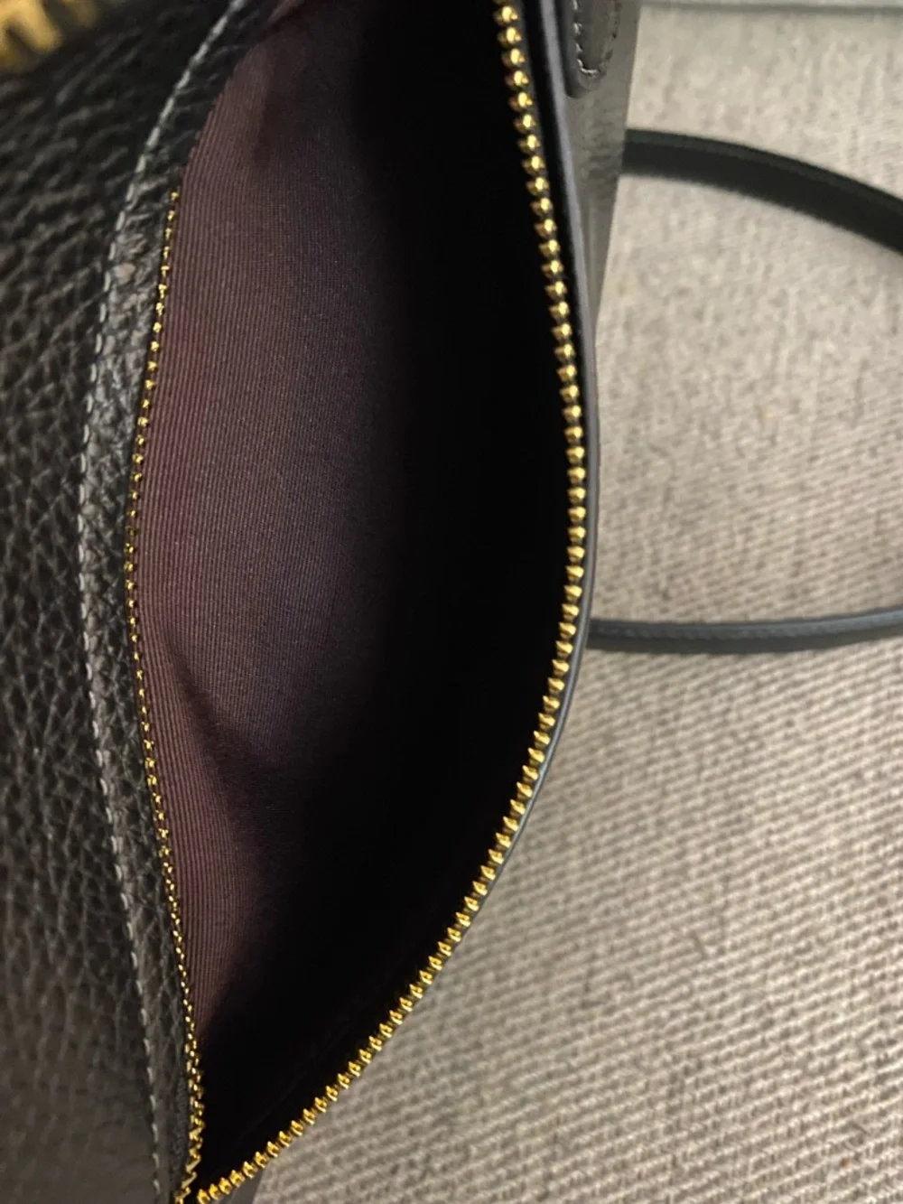 Coach Teri Hobo - Picture 3 of 7